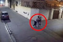 ببینید / سرقت وحشیانه گوشواره زن جوان در محله شوشِ تهران توسط اوباش