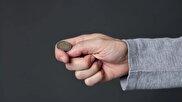 شیر یا خط بر پایه شانس است، پس چرا وقتی می‌بازیم دنبال مقصر می‌گردیم؟