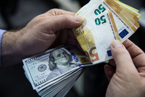 آغاز هفته با ریزش قیمت دلار توافقی؛ نرخ یورو چند شد؟