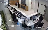 ببینید / موج انفجار در ۵ کیلومتری بندر شهید رجایی و شکست شیشه‌ها در چشم یک دختر