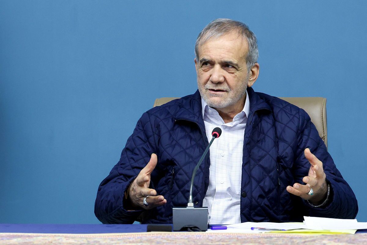 پزشکیان پیش از سفر به باکو: ارتباط ما با آذربایجان تنها به همسایگی محدود نیست، بلکه برادران و خواهران ما در آن سوی مرز با همدیگر علقه دارند/ روابط ما با آذربایجان تاریخی، فرهنگی و عمیق است