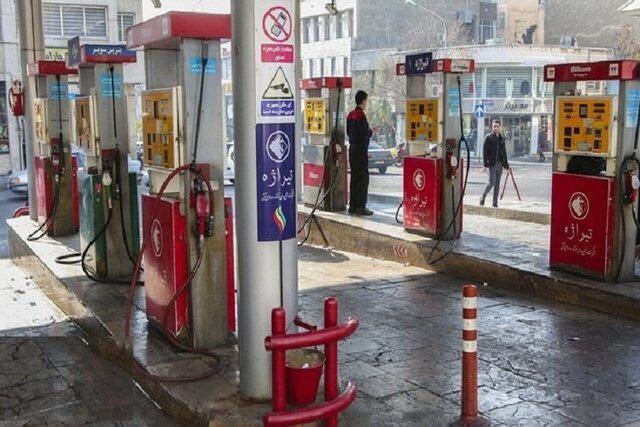 بنزین سوپر پشت درهای بسته؛ تصمیم نهایی به تعویق افتاد