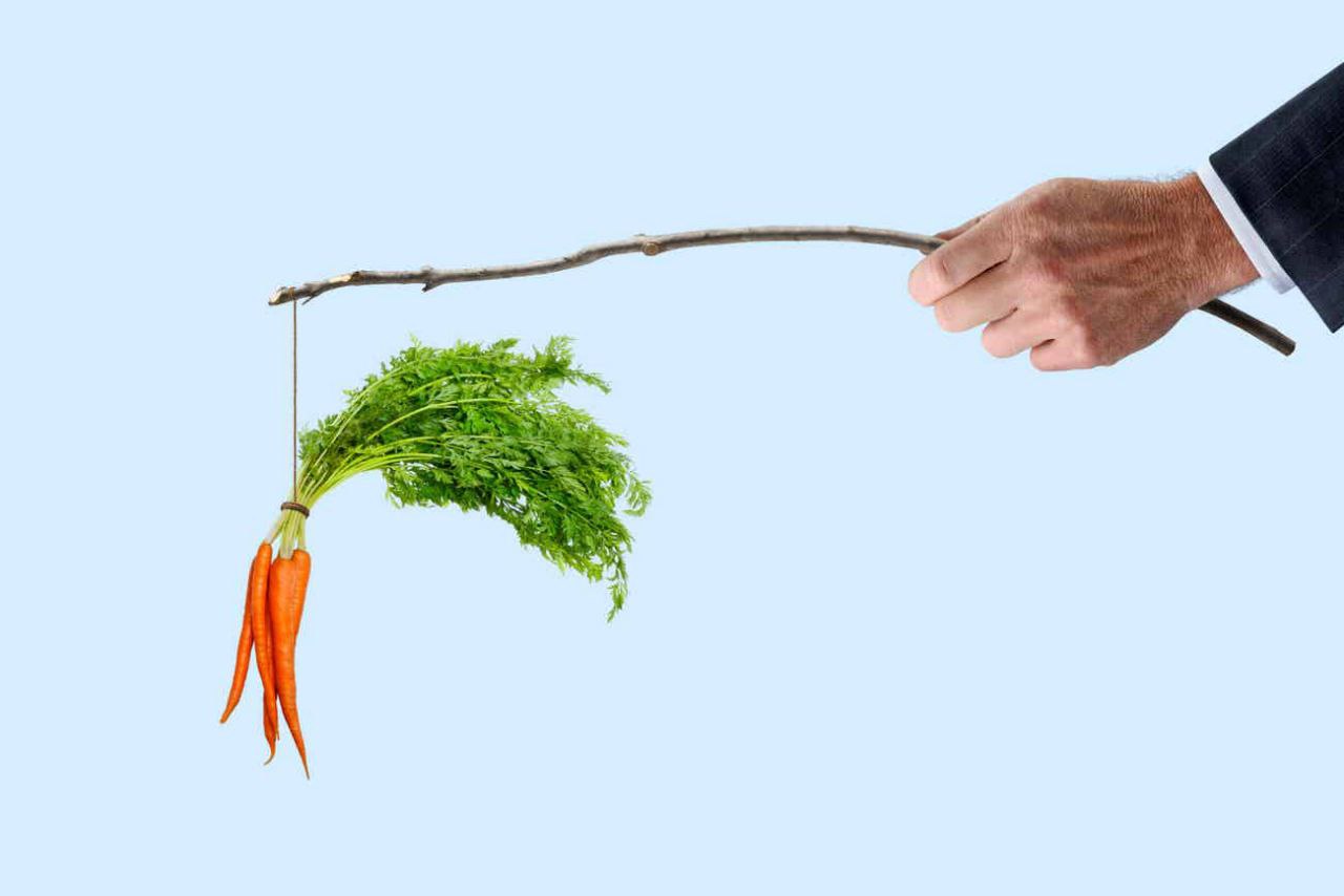 هویج برای نخبگان، چماق برای بقیه؛ انقلاب سخت‌گیرانه در مدیریت