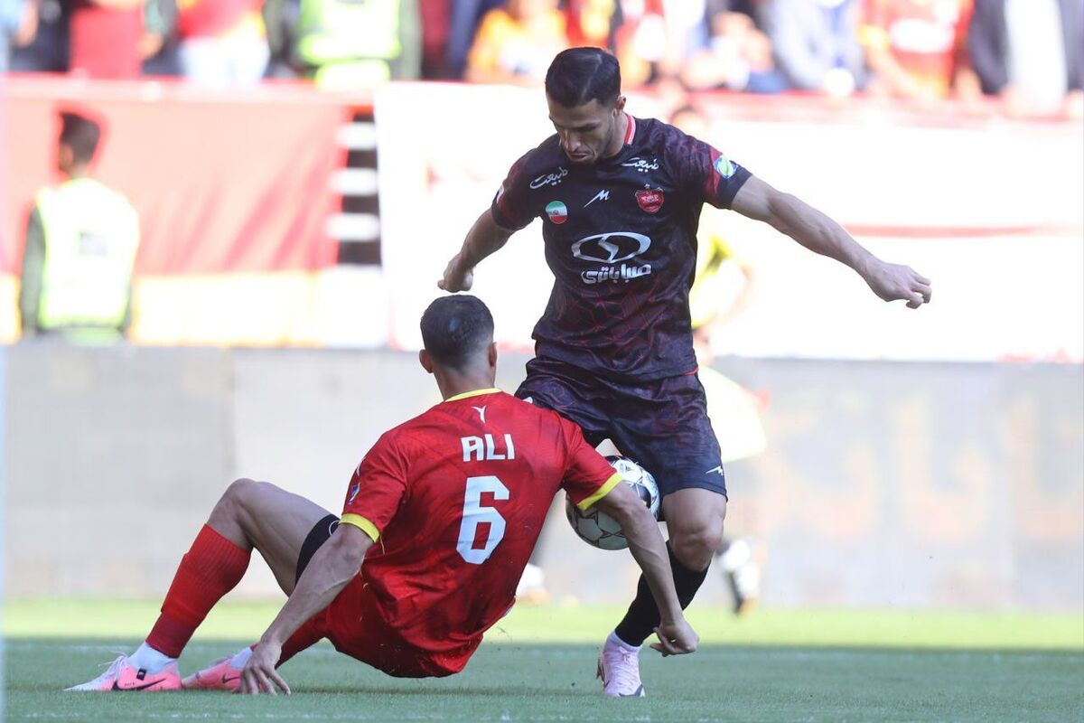 مس رفسنجان صفر - پرسپولیس یک/ گزارش زنده؛ علیپور در صدر تنها شد!