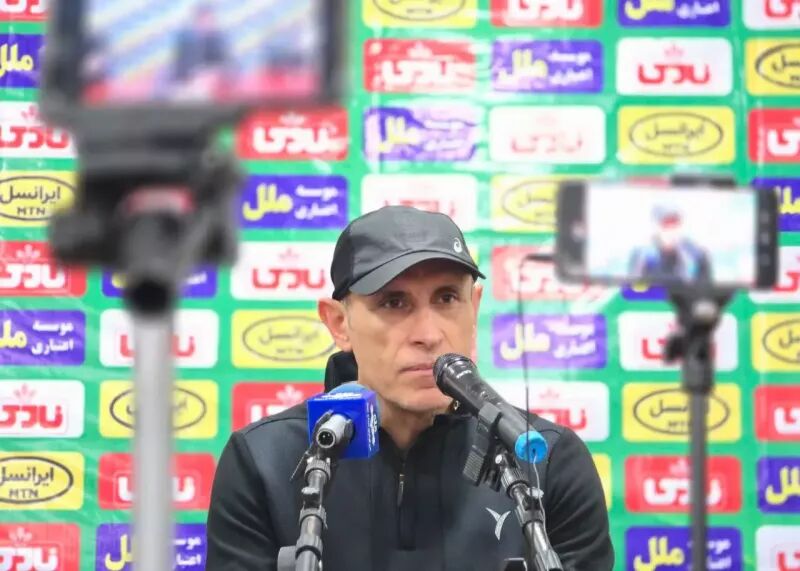 یحیی گل محمدی: قطع و وصل شدن VAR در شان فوتبال ایران نیست/ لیاقت فوتبال ما چمن های با کیفیت است!