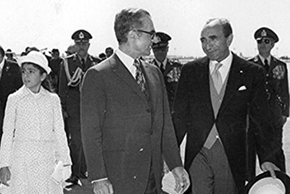 یادداشت‌های علم، پنجشنبه ۷ اردیبهشت ۱۳۵۱: گفتم نخست وزیر یا وزیر خارجه اسرائیل می‌خواهند شرفیاب شوند؛ شاه گفت کار مهمی با آن‌ها نداریم ولی.‌...