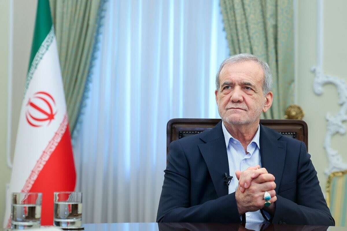 پزشکیان: باید بچه‌هایی تربیت کنیم که خودشان را با تغییرات وفق دهند/ ما فرم را نگه داشته‌ایم و محتوا را خالی کرده‌ایم/ باید یار یکدیگر باشیم و زیر پای هم را نکشیم