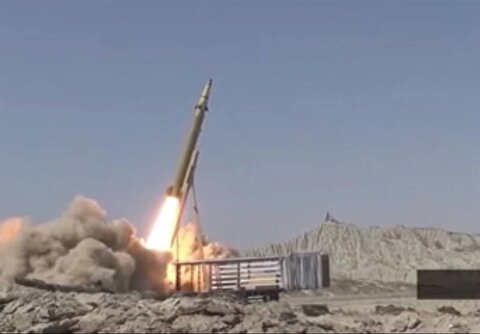 موشک بالستیک قاسم بصیر با برد ۱۲۰۰ کیلومتر رونمایی شد / این موشک قادر به عبور از سامانه‌های دفاعی ضد موشکی است / می‌تواند در مقابل جنگ الکترونیک هم مقاوم باشد