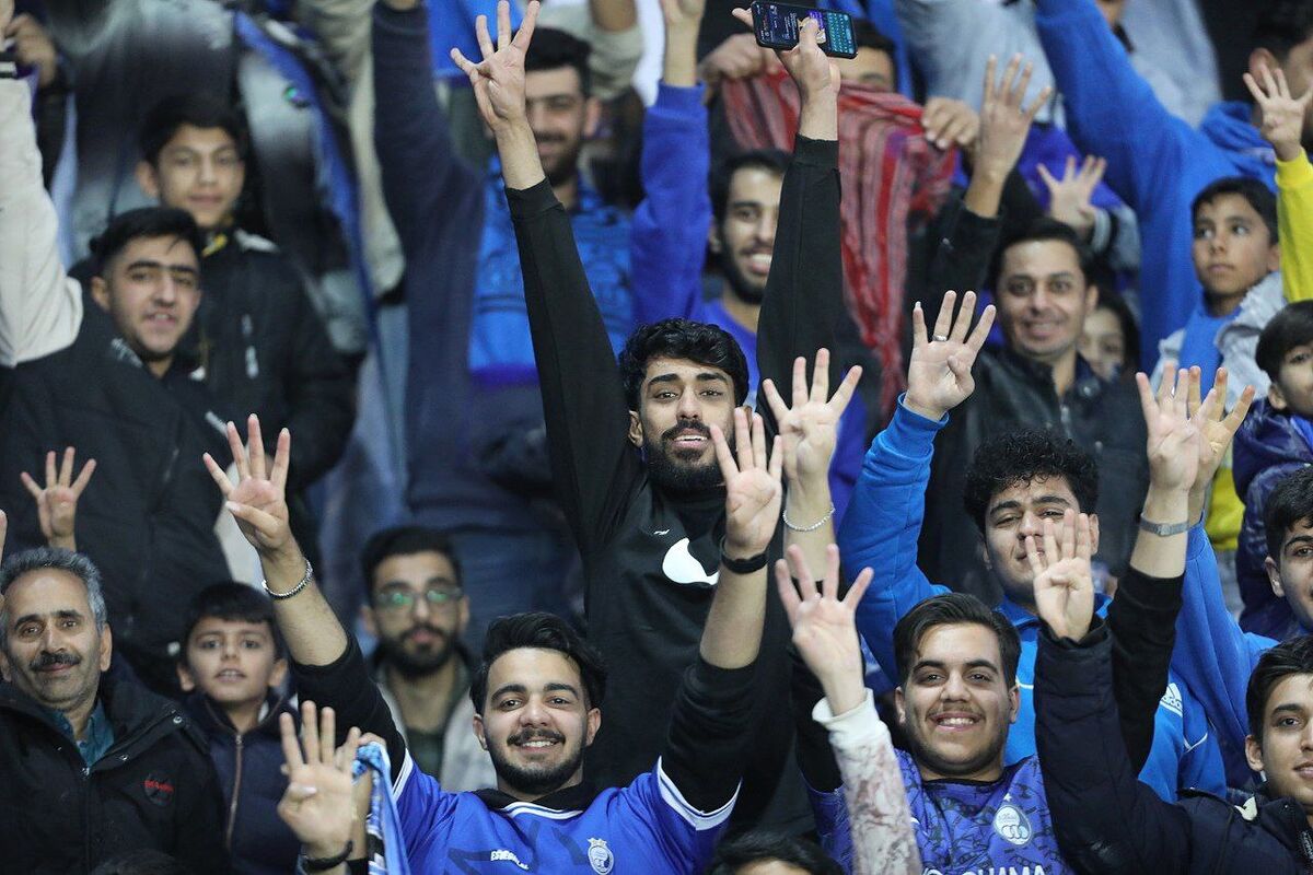 اعتراض استقلالی‌ها؛ پرسپولیس از خریدهایش رونمایی می‌کند، تکلیف سرمربی ما مشخص نیست!