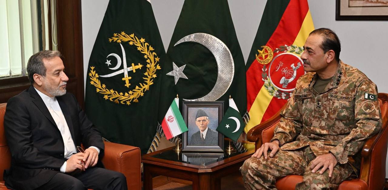 وزیر خارجه ایران با مقامات نظامی پاکستان گفتگو کرد