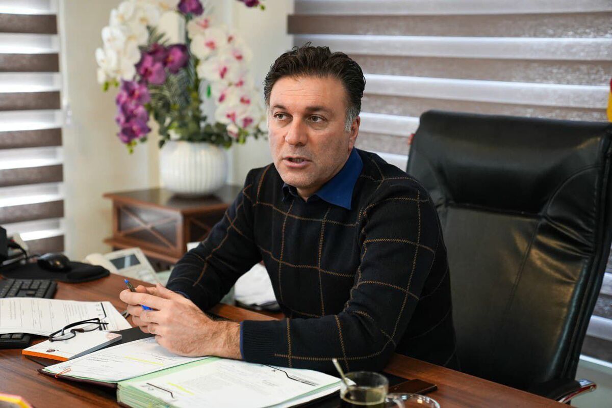 مظفری زاده: بازی های تراکتور، زیر ذره‌بین ناظران AFC است/ هواداران همکاری کنند