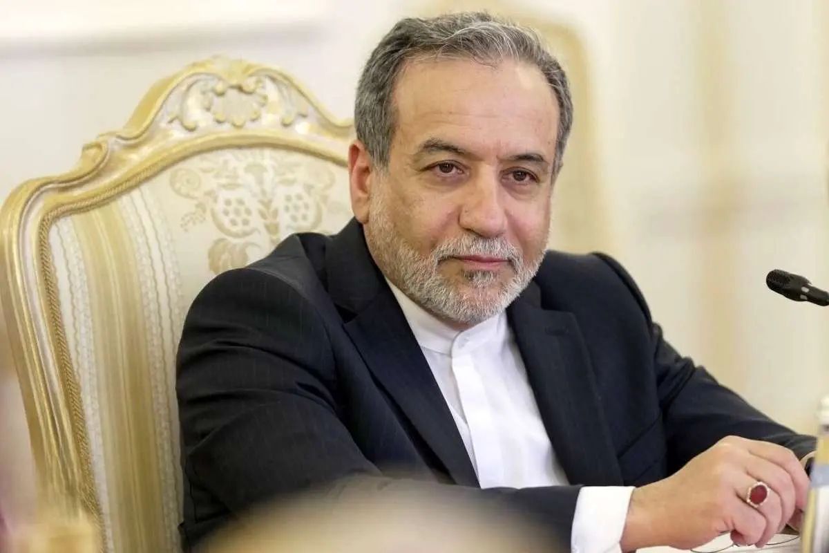 یادداشت عراقچی در لوپوئن فرانسه: دیپلمات‌های اروپایی در مذاکرات غیرمستقیم بین ایران و ایالات متحده، صرفا در نقش ناظرانی منفعل ظاهر شده‌اند/ گفت‌و‌گو‌ها در سطح معاونان وزارت خارجه با اروپا، اگر چه شکننده، اما امیدوارکننده است/ زمان در حال اتمام است