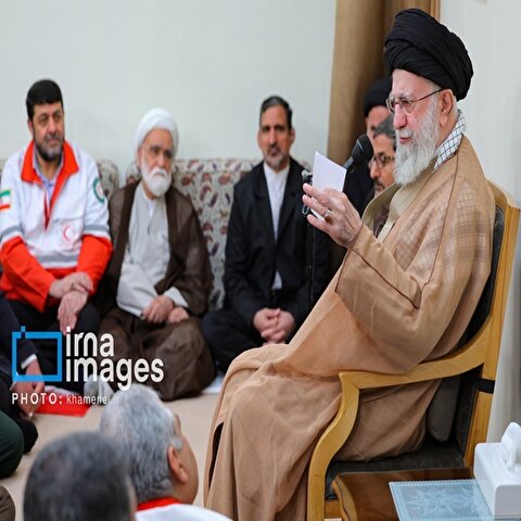 تصاویر: دیدار اعضای ستاد برگزاری کنگره ملی شهدای امدادگر با رهبر انقلاب