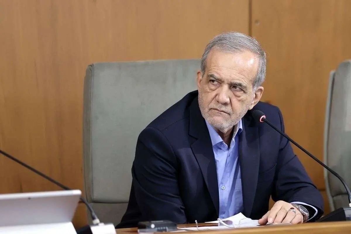 پزشکیان: با قدرت و عزت مذاکره می‌کنیم، ما با ذلت سر خم نخواهیم کرد/ معتقدم باید مذاکره و صلح کنیم، اما نه آن‌طور که هر آنچه می‌خواهند قالب کنند و ما تسلیم شویم/ از ارزش‌ها، عزت و شرف مملکت خود کوتاه نخواهیم آمد