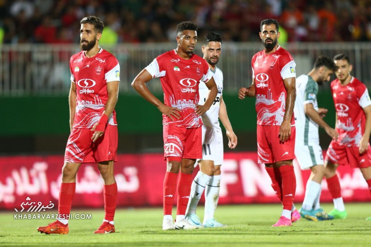 عبارت "بدون تیم" مقابل نام مدافع پرسپولیس در ترانسفرمارکت!