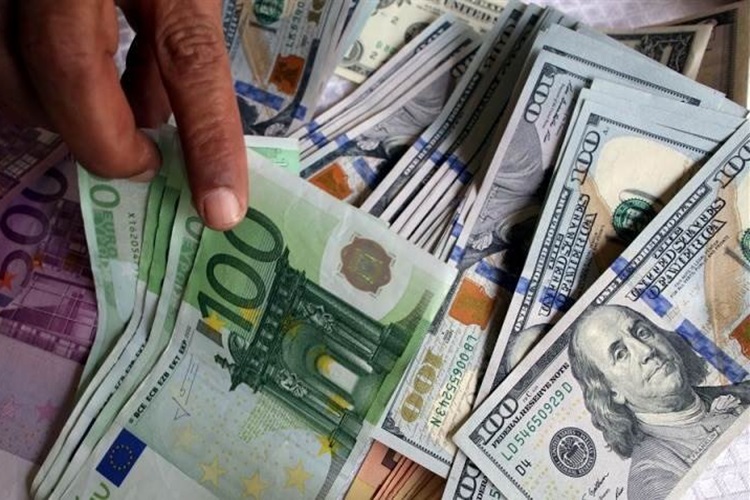 در بازار ارز تجاری؛ قیمت دلار ارزان و یورو گران شد