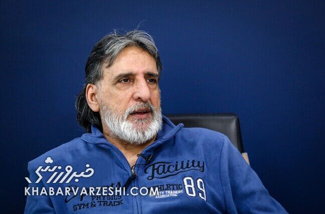 خود جباری هم می‌داند فصل آینده سرمربی استقلال نیست!/ اگر سرمربی بزرگ نیامد، فرهاد مجیدی را بیاورید/ کلارنس سیدورف دلال است!