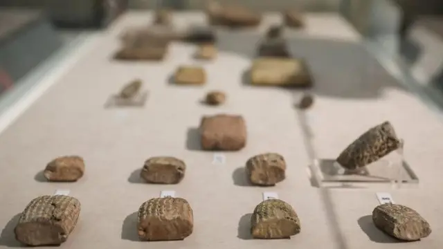 یادبود پستی الواح هخامنشی به مناسبت روز جهانی موزه