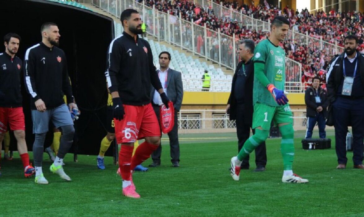 درویش رسما از نیازمند رونمایی کرد +پوستر خوشامدگویی پرسپولیس به دروازه بان سپاهان