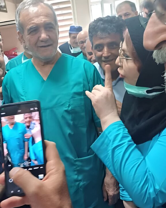 رئیس‌جمهور شخصاً عمل جراحی قلب در تبریز انجام داد
