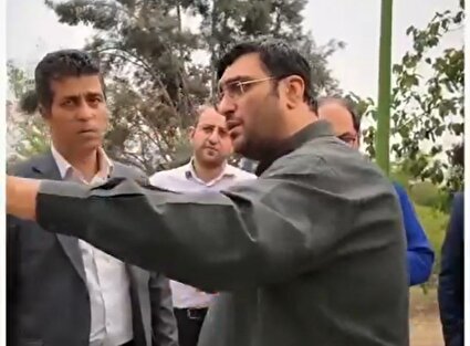 ببینید/ ویدیوی عجیبی که از شهردار منطقه ۱۵ تهران منتشر شد: سروش! چهارتا صندلی اضافه شود! ۴ تا آلاچیق هم اینجا بزنید/ پیمانکار دستشویی را هم جریمه کن