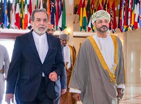 خبرگزاری دولت: پیش بینی می‌شود عراقچی در دیدار با وزیر خارجه عمان اعتراض و انتقاد تهران از سیاست فعلی آمریکا در میانه مذاکرات را به طرف عمانی منتقل کند