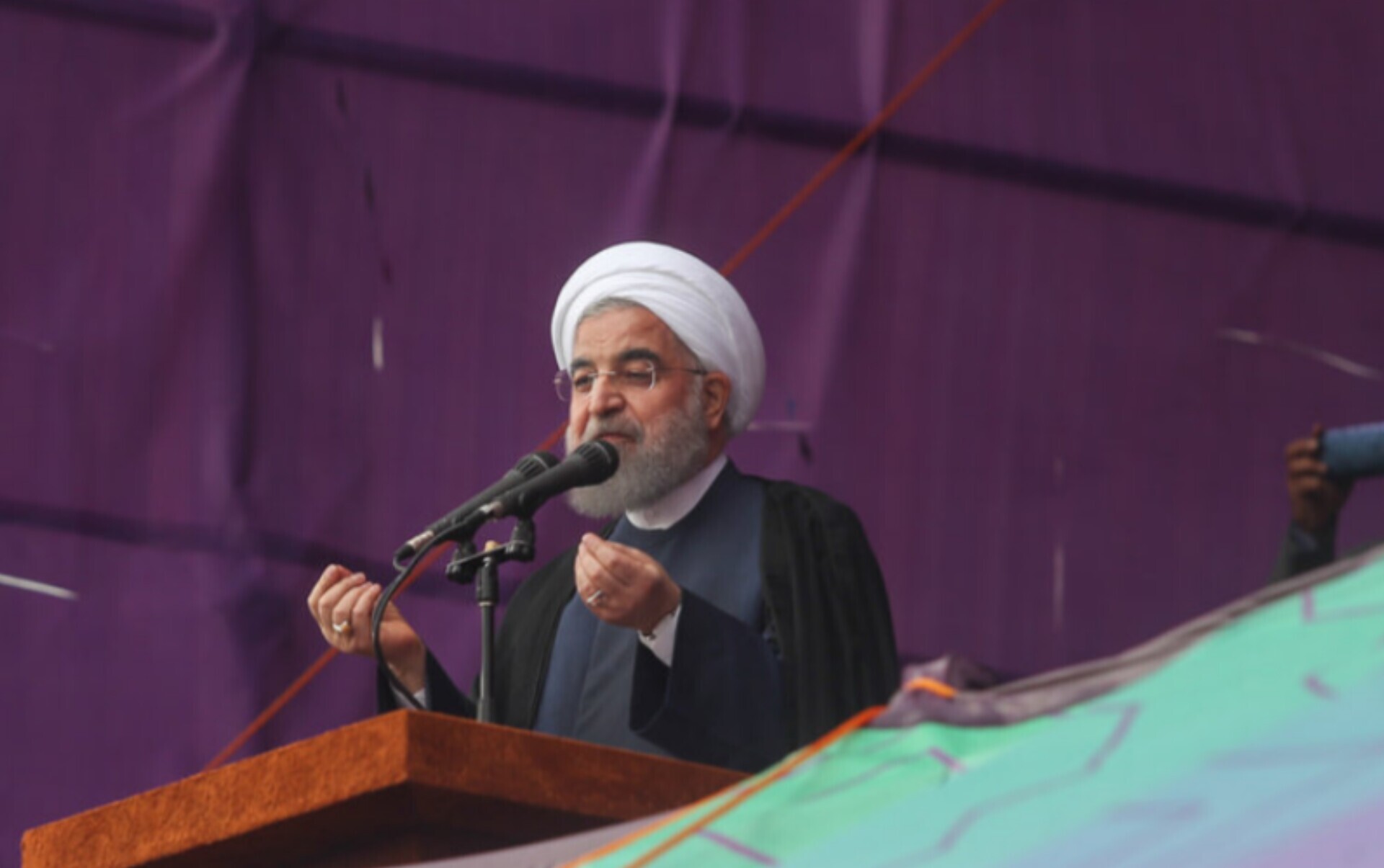 پاسخ دفتر حسن روحانی به ادعای علم‌الهدی درباره اهانت رئیس‌جمهور اسبق به او: در سفر انتخاباتی سال ۹۶ به مشهد، روحانی در پاسخ به شعار‌های سر داده شده علیه امام‌جمعه می‌گوید «من از شما خواهش می‌کنم راجع به کسی، مخصوصاً امام‌جمعه چیزی نفرمایید»