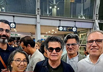 ویدیو / بازگشت جعفر پناهی به ایران پس از دریافت نخل طلای کن