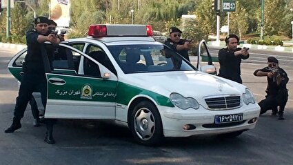 ببینید / لحظه دستگیری قاتل ۴ نفر در خیابان منوچهری شیراز
