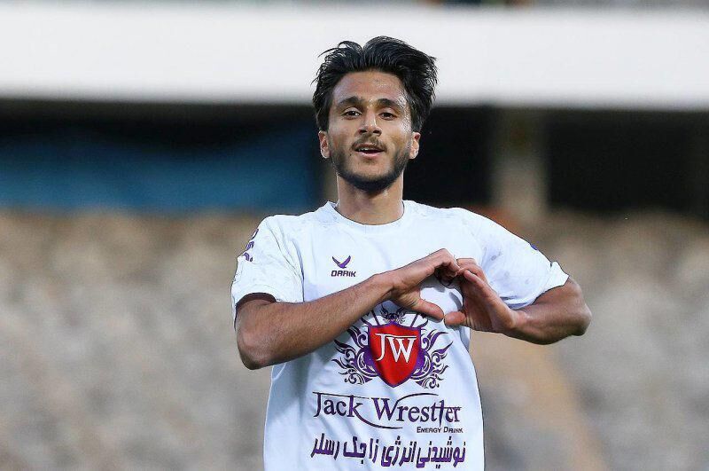 فوری؛ پدیده لیگ، عکس هایش با پیراهن استقلال را پاک کرد؛ مقصد احتمالی، پرسپولیس!