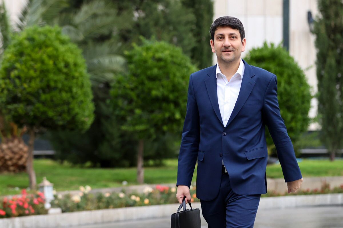 وزیر ارتباطات: افزایش ۷۵ درصدی تعرفه بسته‌های اینترنتی توسط اپراتورها، دور از ذهن است/ مردم و معیشت آن‌ها برای ما به‌شدت مهم هستند