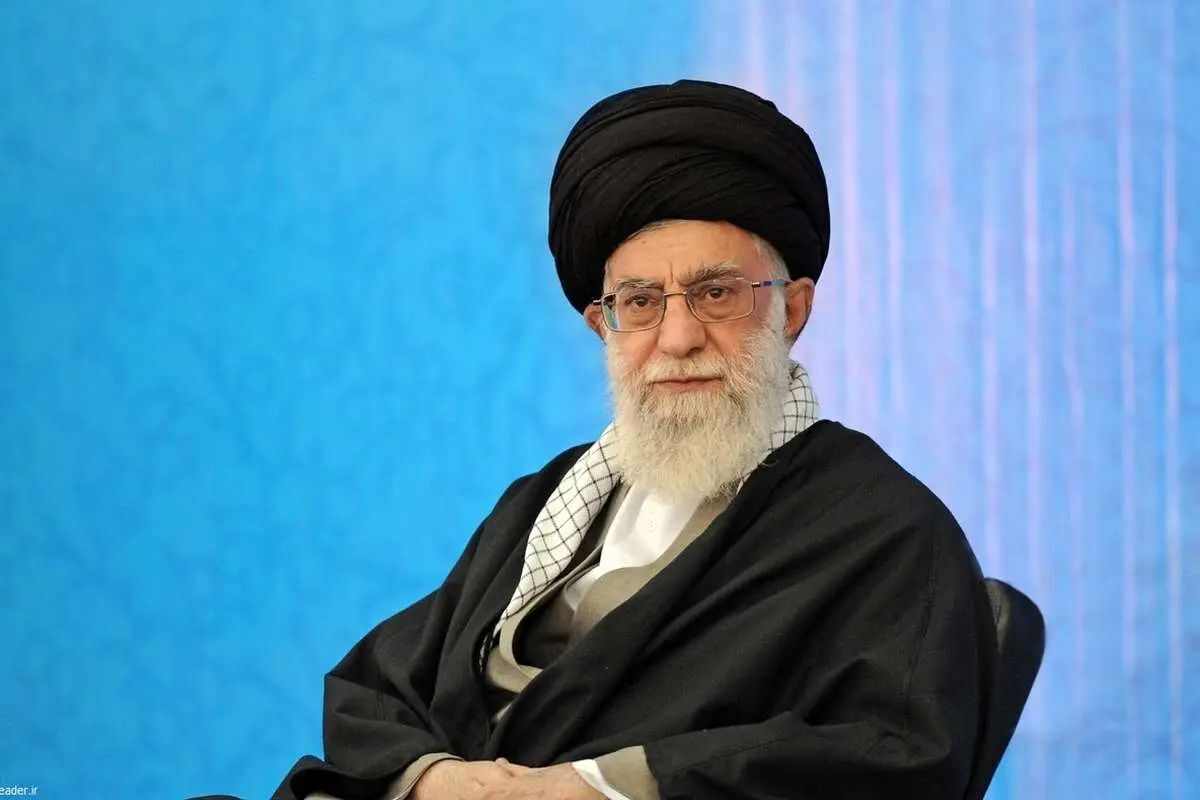 رهبر معظم انقلاب: امروز برای خدمت به مردم، فضای عمومی کشور مناسب و فرصت‌ها بسیار است / برخی سعی کردند که ثابت کنند که فساد در جمهوری اسلامی سیستمی است؛ در حالی که دستگاه سالم است