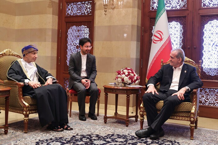 پزشکیان در دیدار با معاون نخست‌وزیر و وزیر خارجه عمان: ظرفیت‌های فراوانی بین دو کشور برای گسترش همکاری‌ها وجود دارد/ صلح و امنیت منطقه‌ای باید توسط کشور‌های منطقه برقرار شود