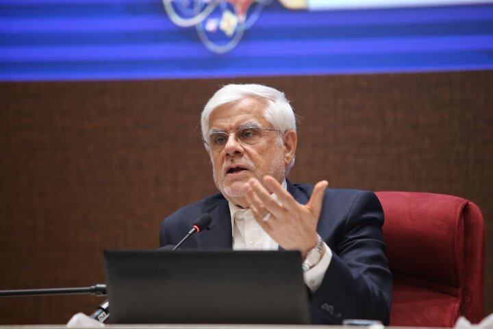 تاکید عارف بر نقش مردم و نخبگان در ترویج گفتمان انقلاب اسلامی