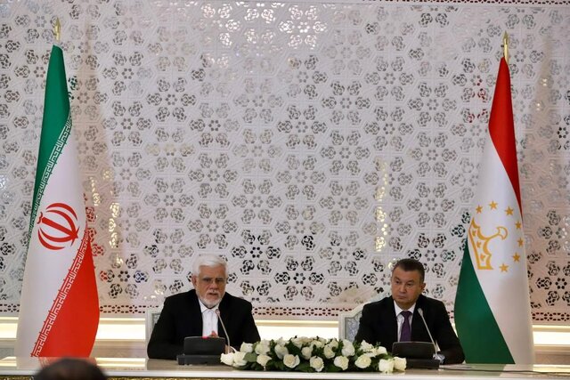 عارف: اجرای اسناد همکاری با تاجیکستان باید با جدیت پیگیری شود