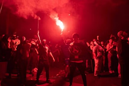 ویدیو / هواداران پاری‌سن‌ژرمن خودروها را آتش زدند و با پلیس درگیر شدند