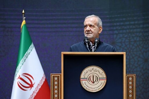پزشکیان: دشمنان می‌خواهند با قومیت‌‌گرایی در داخل کشور دعوا بیندازند و ما و همسایگان را با اختلافات نژادی و قومی، دشمن کنند/ در مقابل برادران و خواهران خود در کشور‌های اسلامی نخواهیم ایستاد؛ ما دنبال سلاح هسته‌ای نیستیم