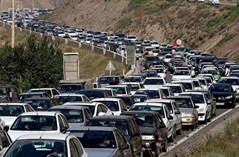 آخرین وضعیت جاده‌های پر تردد کشور/ راهداری: جاده چالوس و آزادراه تهران_شمال یک‌طرفه شد/ ترافیک در مسیر جنوب به شمال و چالوس سنگین است/ محور‌های شمالی فاقد هرگونه مداخلات جوی هستند/ ترافیک سنگین در آزادراه تهران - کرج – قزوین