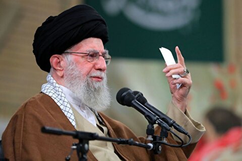 پیام رهبر انقلاب به کنگره حج: اکنون کودکان فلسطینی، فراتر از بمب و گلوله و موشک، با تشنگی و گرسنگی کشته میشوند؛ چه کسی باید در برابر این فاجعه بشری بِایستد؟ / دولت‌های مسلمان باید همه راه‌های کمک‌رسانی به رژیم صهیونی را مسدود کنند