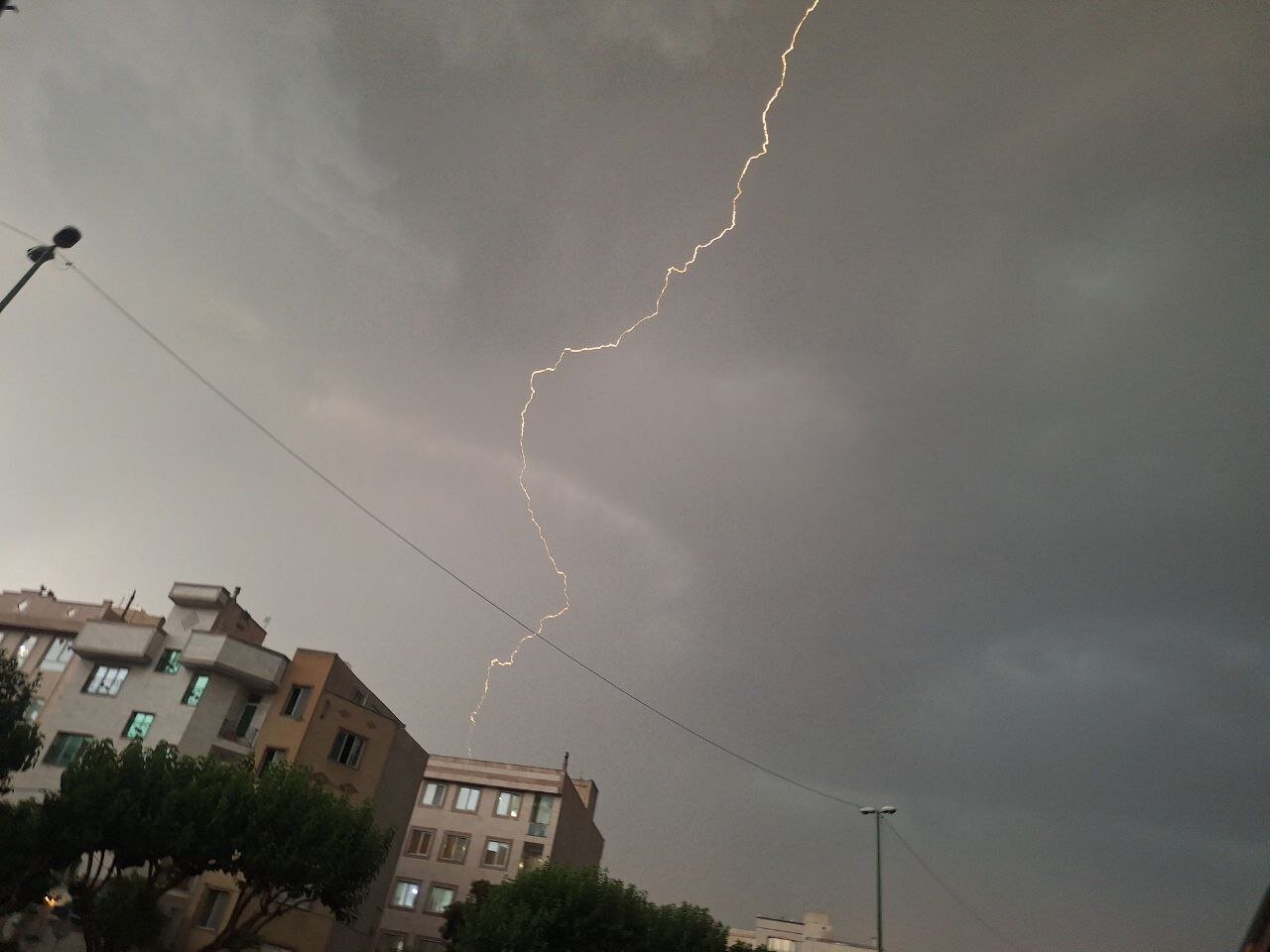 آسمان تهران تا جمعه توفانی است
