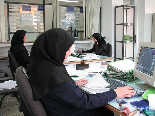 ساعت کاری زنان شاغل کاهش یافت