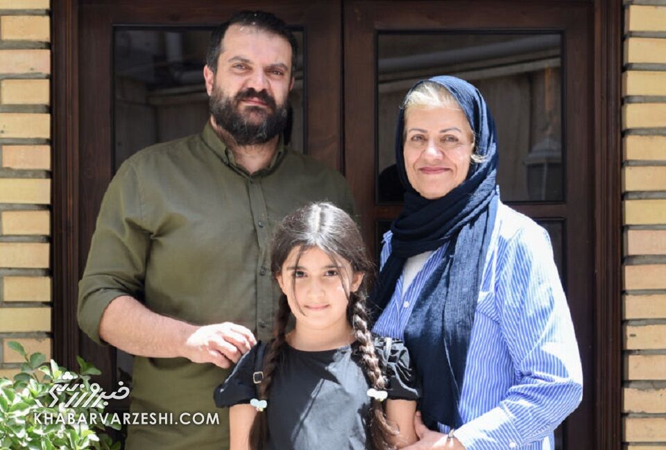 مادرجان! خواهش می‌کنم استقلال را ول کن و بیا بیرون/ به مردم دروغ نگویید، من مشاور ۵۰ میلیونی استقلال نیستم/ خانواده ما برای استقلال کیسه ندوخته‌اند!