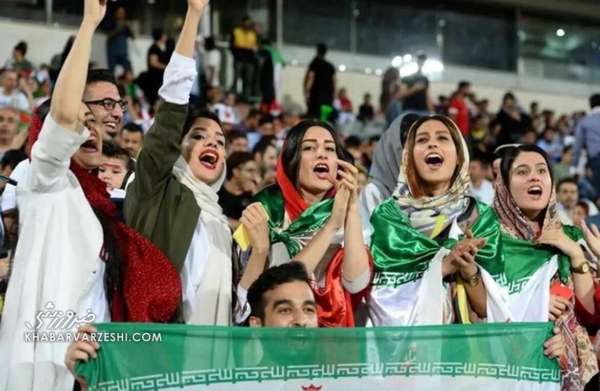 بانوان هوادار تیم ملی با لباس‌های رنگارنگ به آزادی رفتند +فیلم