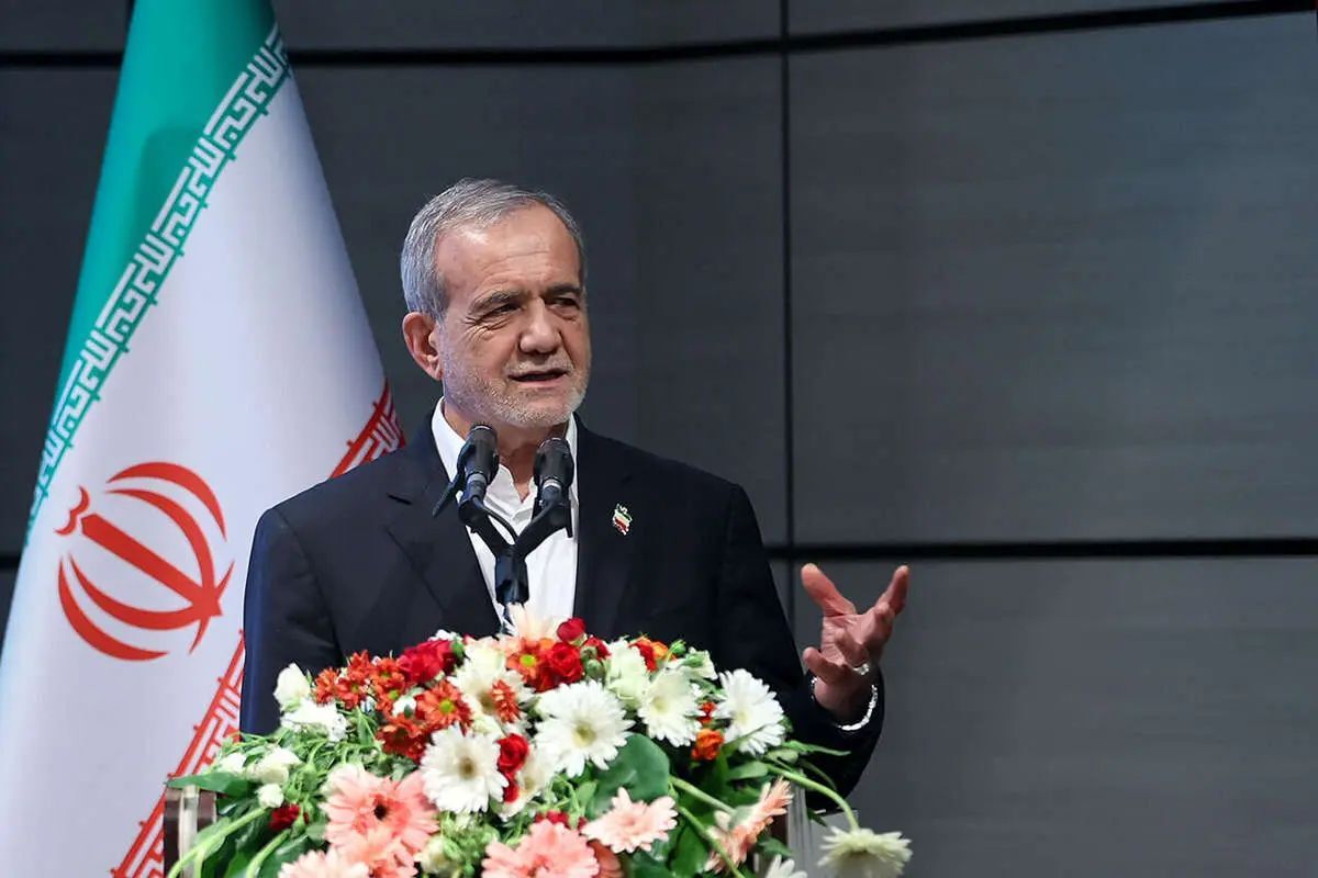 پزشکیان: بودجه هر ارگان باید بر اساس کارکرد نیروی انسانی‌ آن، اختصاص یابد/ نباید مسائل کل کشور را از مرکز حل کرد؛ بلکه باید با توجه به ظرفیت‌ها و امکانات استان‌ها، اختیارات به آن‌ها تفویض شود