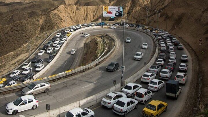 مرکز مدیریت راه‌های کشور: ورودی جاده چالوس و آزاد راه تهران-شمال مسدود شد/ ترافیک سنگین در هر دو مسیر محور هراز/ تردد روان در مسیر رفت و برگشت محور فیروزکوه