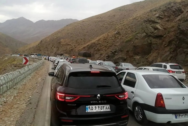 محورهای شمالی شلوغ شدند؛ وضعیت ترافیکی در جاده چالوس و هراز