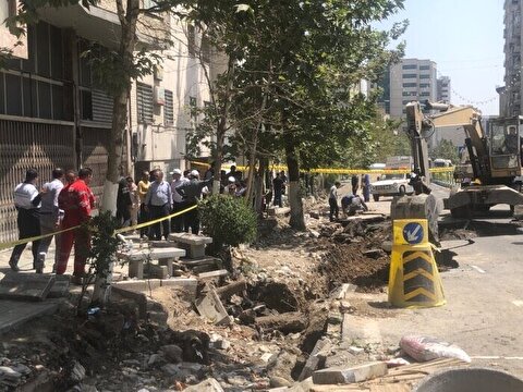آبفا: اسرائیل با ارسال پرتابه‌ای باعث شکستگی یکی از خطوط لوله آب در اطراف میدان قدس تهران شده/ این حادثه خللی در تامین آب شرب پایتخت ایجاد نمی‌کند/ نیرو‌های امدادی برای ترمیم این خط لوله، در محل مستقر هستند