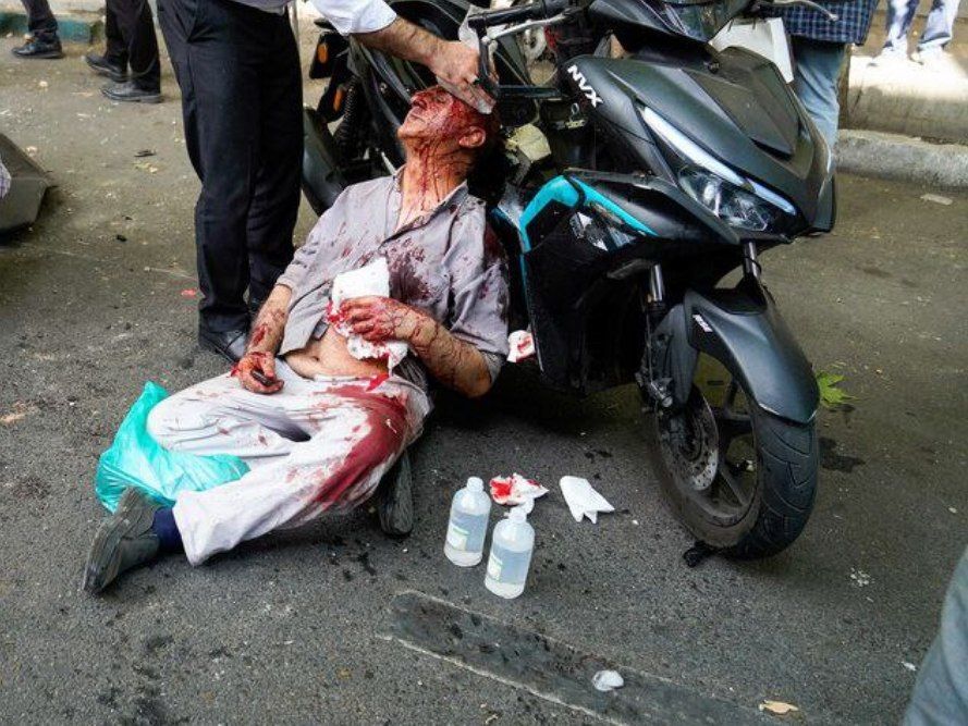 دفتر سازمان ملل در تهران: غیرنظامیان هرگز نباید هدف قرار بگیرند/ عمیقاً نگران گزارش‌ها درباره تلفات افراد غیرنظامی هستیم و این اقدامات را به شدت محکوم می‌کنیم/ حملات به تأسیسات هسته‌ای نیز غیرقابل قبول است/ تنها راه خروج از درگیری، دیپلماسی است