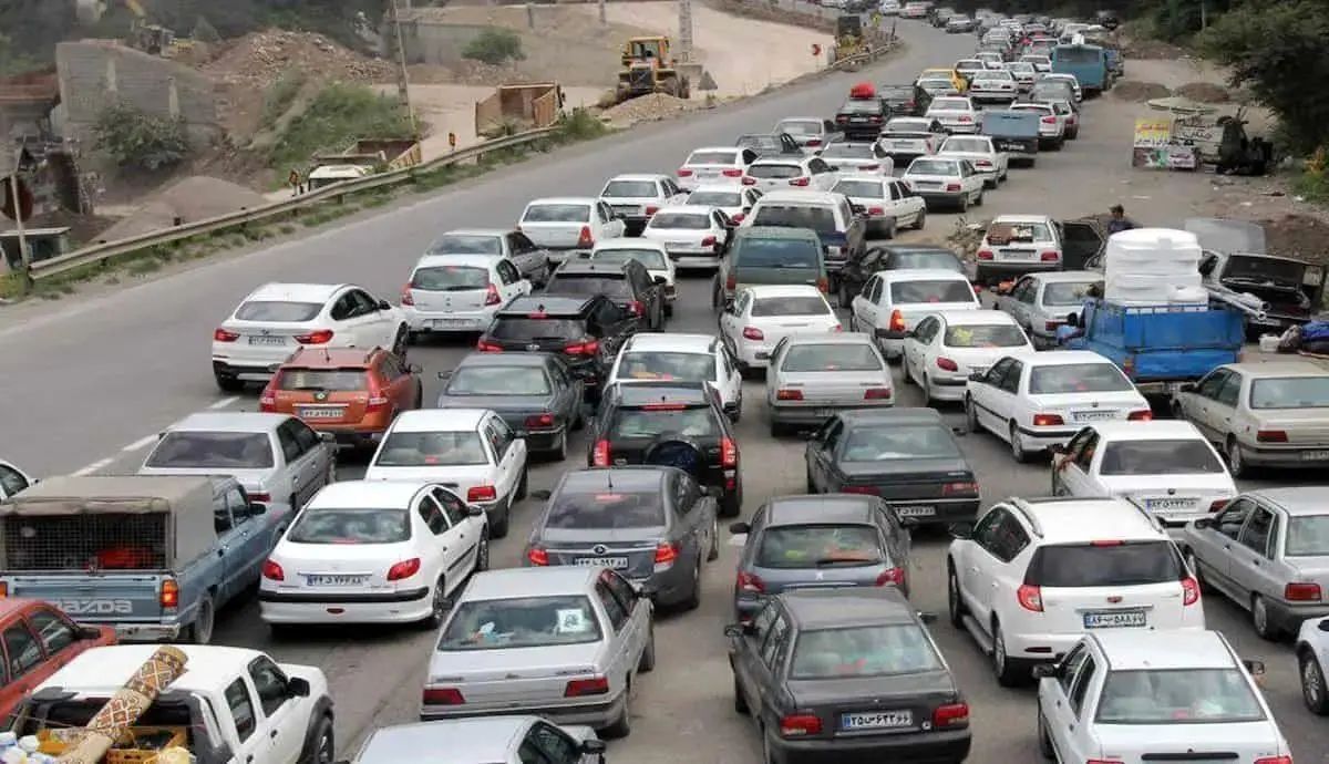 پلیس راه: ترافیک در مسیر سوادکوه روان و در محور‌های چالوس، آزاد راه تهران شمال و هراز پر حجم است/ محور‌های شمالی هم اکنون با مداخلات جوی مانند باران و مه همراه هستند