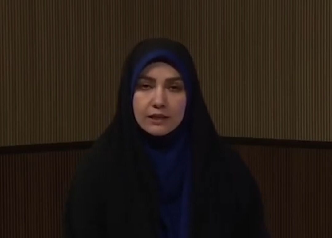 بغض مجری صدا و سیما: از همین جا به خانواده‌ام سلام می‌کنم و می‌گویم که سالم هستم!